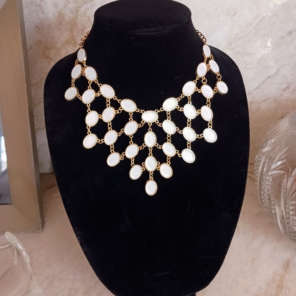 White Beaded Necklace Tiered Layered Gold Chain Geometric Elegant Chic Modern - Picture 11 of 12